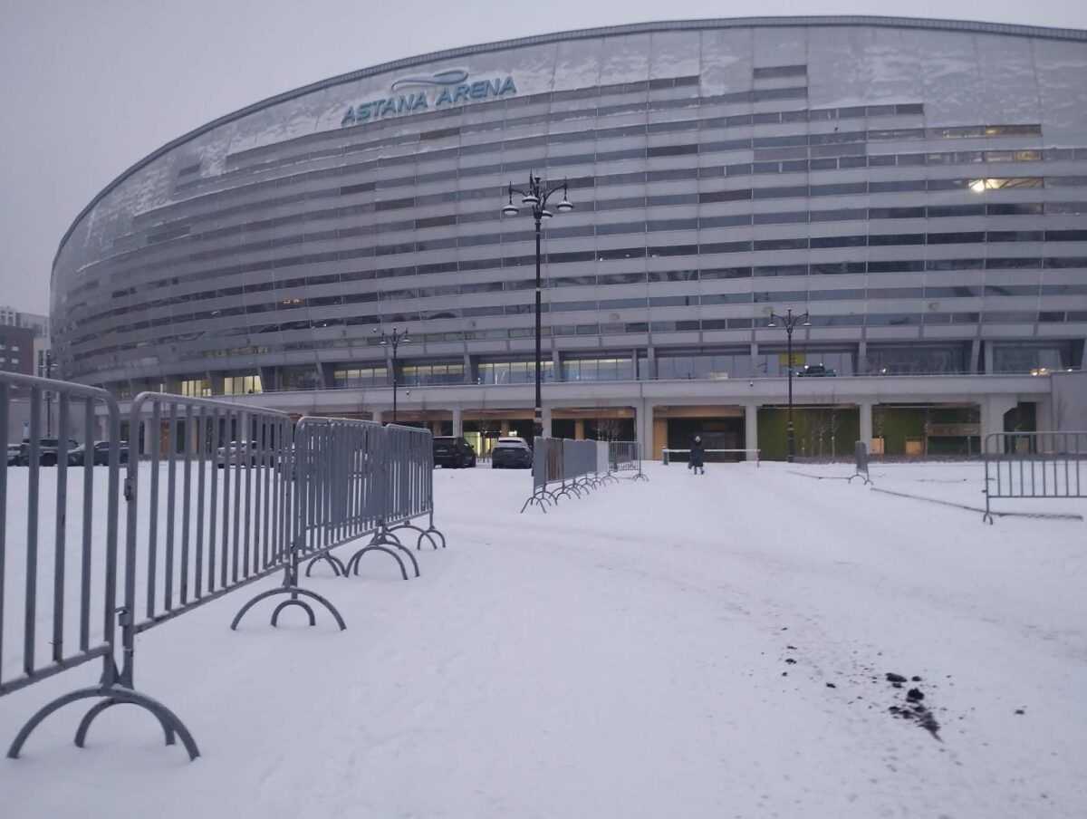 Καϊράτ – Ολυμπιακός: Απτόητη η Astana Arena από το χιόνι και τη χαμηλή θερμοκρασία