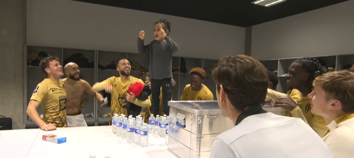 Το πιτσιρίκι που οργάνωσε το «πάρτι» στα αποδυτήρια της Ανζέ (vid)