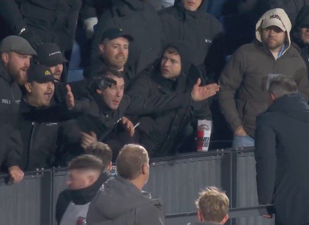 Ο Ρόμπιν φαν Πέρσι τα «άκουσε» από τους οπαδούς της Φέγενορντ (vid)