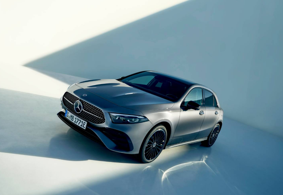 Mercedes-Benz: Γιορτάζει τα 140 χρόνια από τη γέννηση του πρώτου αυτοκινήτου με προσφορά στην A-Class
