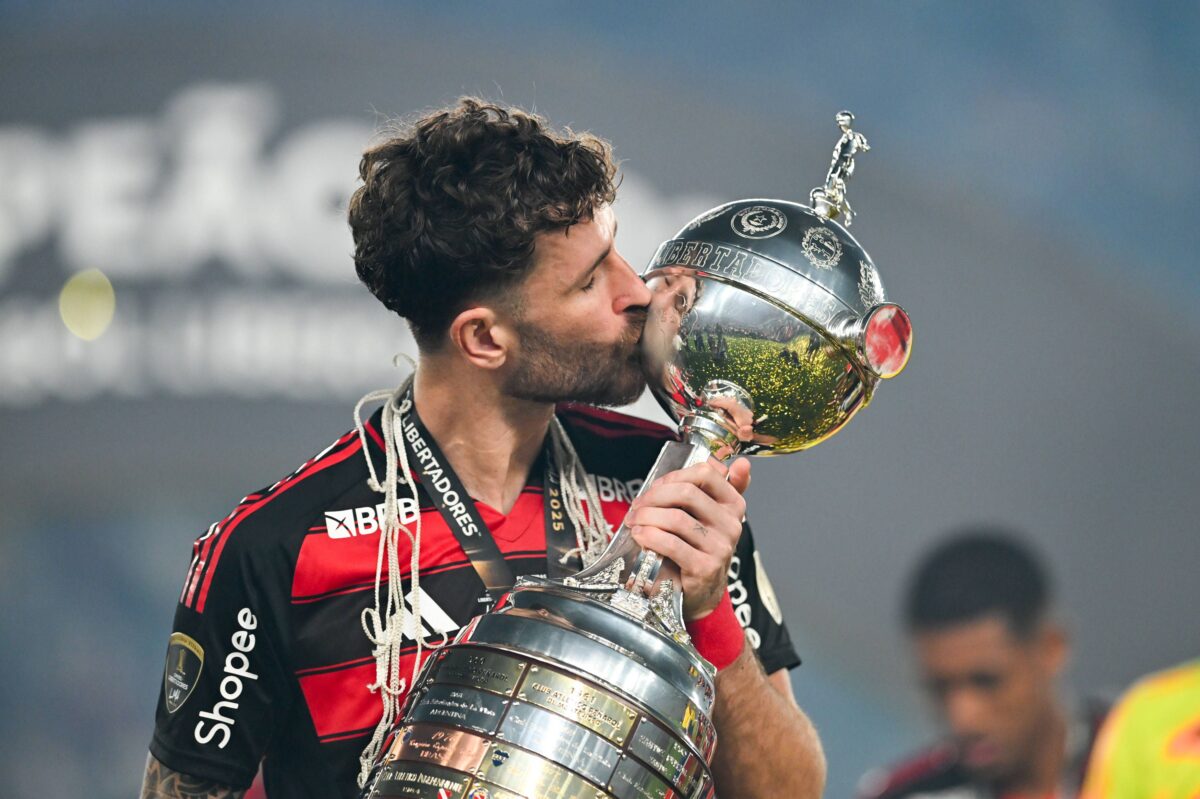 Ο Ολυμπιακός θέλει τον Περέιρα της Φλαμένγκο σύμφωνα με δημοσιεύματα – Τι ισχύει για τον Βραζιλιάνο στόπερ