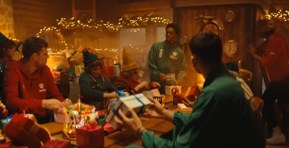 Χριστούγεννα με άρωμα μπασκετικό: οι κάρτες Visa της Πειραιώς σε στέλνουν στο 2026 EuroLeague Final Four της Αθήνας!