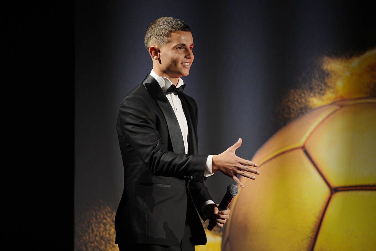 Μουζακίτης-Golden-Boy-Web