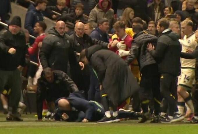 Αδιανόητο ξύλο και ένταση στη λήξη του Μπρίστολ-Μίλγουολ (vid)