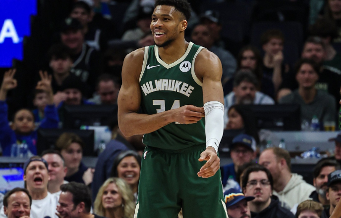 Η εντυπωσιακή εμφάνιση του Γιάννη Αντετοκούνμπο κόντρα στους Μάβερικς (vid)