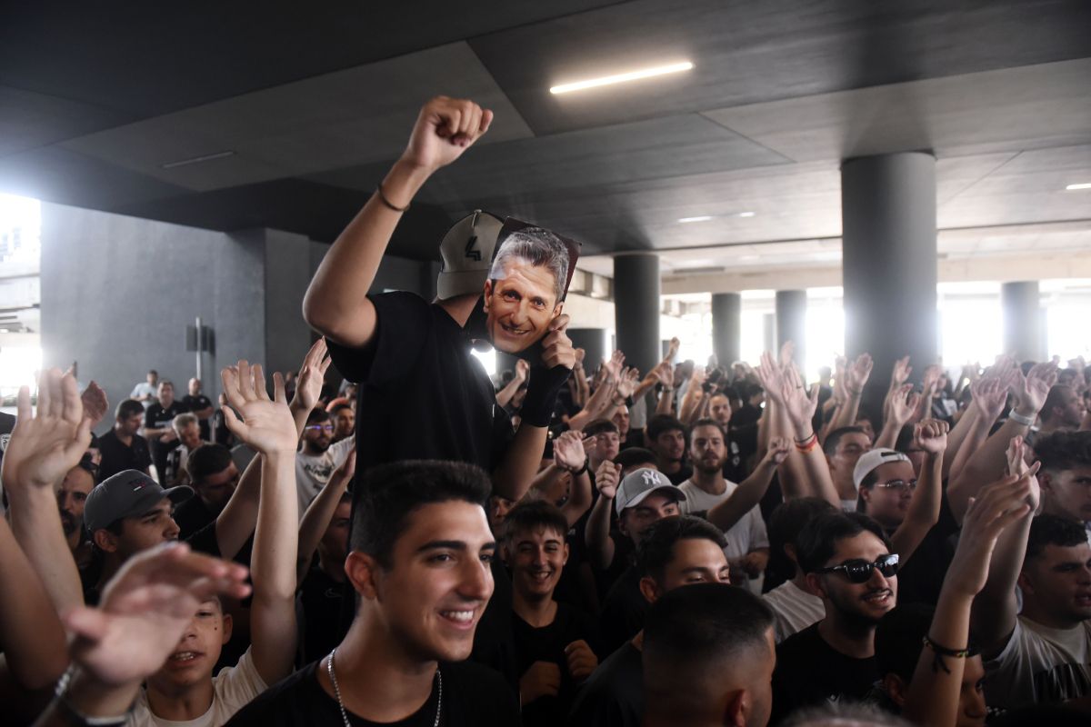 Ο... Λουτσέσκου στο αεροδρόμιο