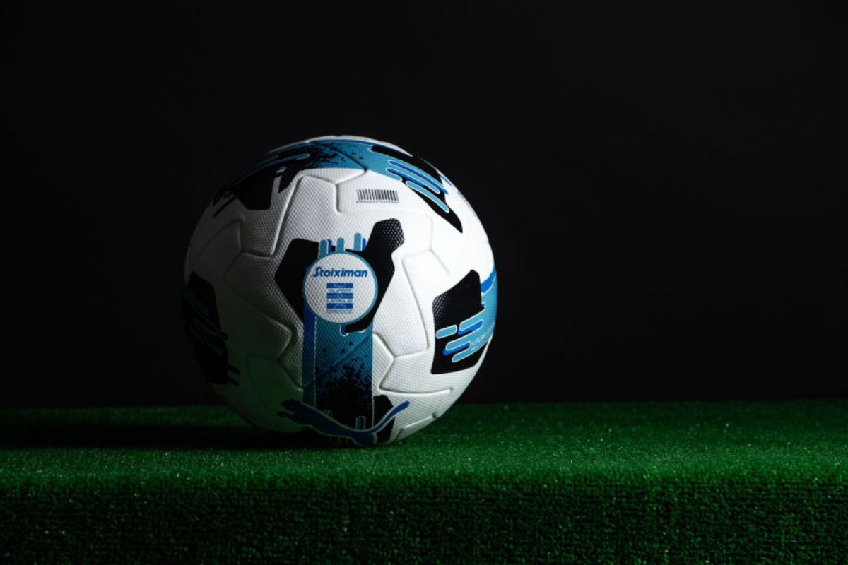 Η νέα μπάλα της Stoiximan Super League