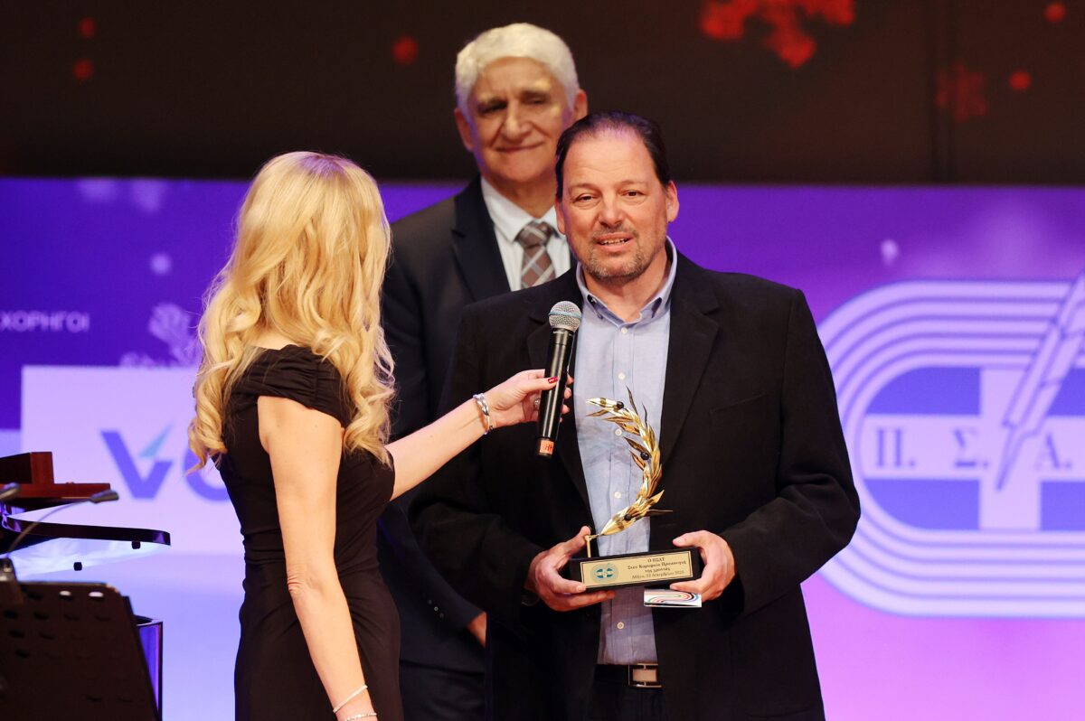 Ο Χάρης Παυλίδης κορυφαίος προπονητής για το 2025 στα βραβεία του ΠΣΑΤ (vid)