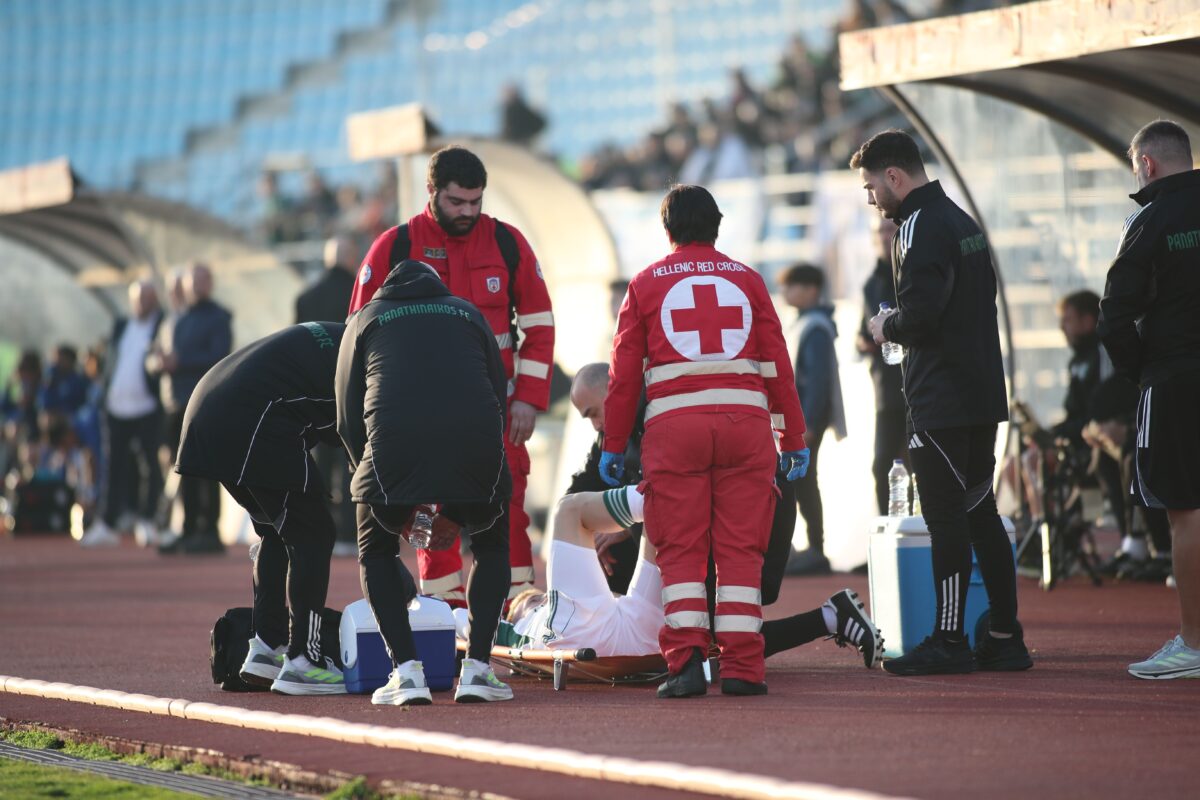 Αναγκαστική αλλαγή ο Σφιντέρσκι – Αποχώρησε με φορείο νιώθοντας ζαλάδα