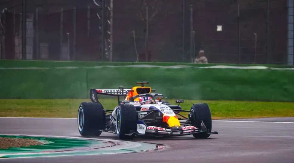 Η Racing Bulls στην πίστα της Ίμολα με το μονοθέσιο του 2026 (pics)