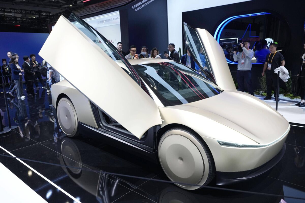 Επιχειρηματίας υποσχέθηκε αμάξια σε ποδοσφαιριστές αλλά δεν τήρησε τον λόγο της