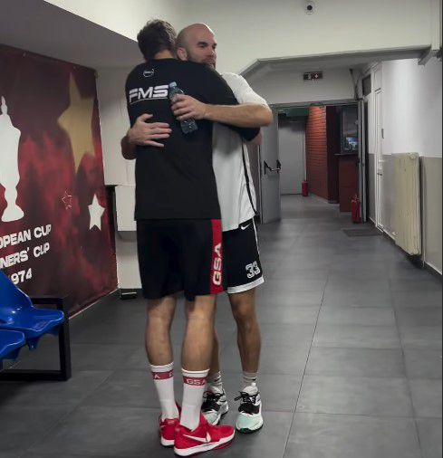 Η προπόνηση του Ολυμπιακού στο Βελιγράδι και η αγκαλιά Βεζένκοφ με τον Καλάθη