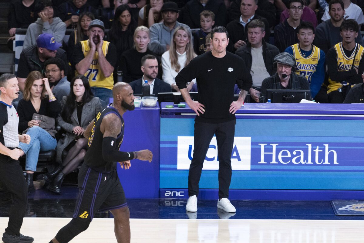 Η απόφαση των Λέικερς που δείχνει πόσο πιέζεται ο ΛεΜπρόν Τζέιμς