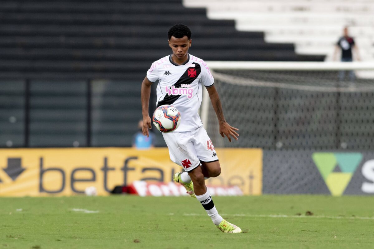 Μεταγραφή από το πάνω ράφι κάνει ο Πανσερραϊκός