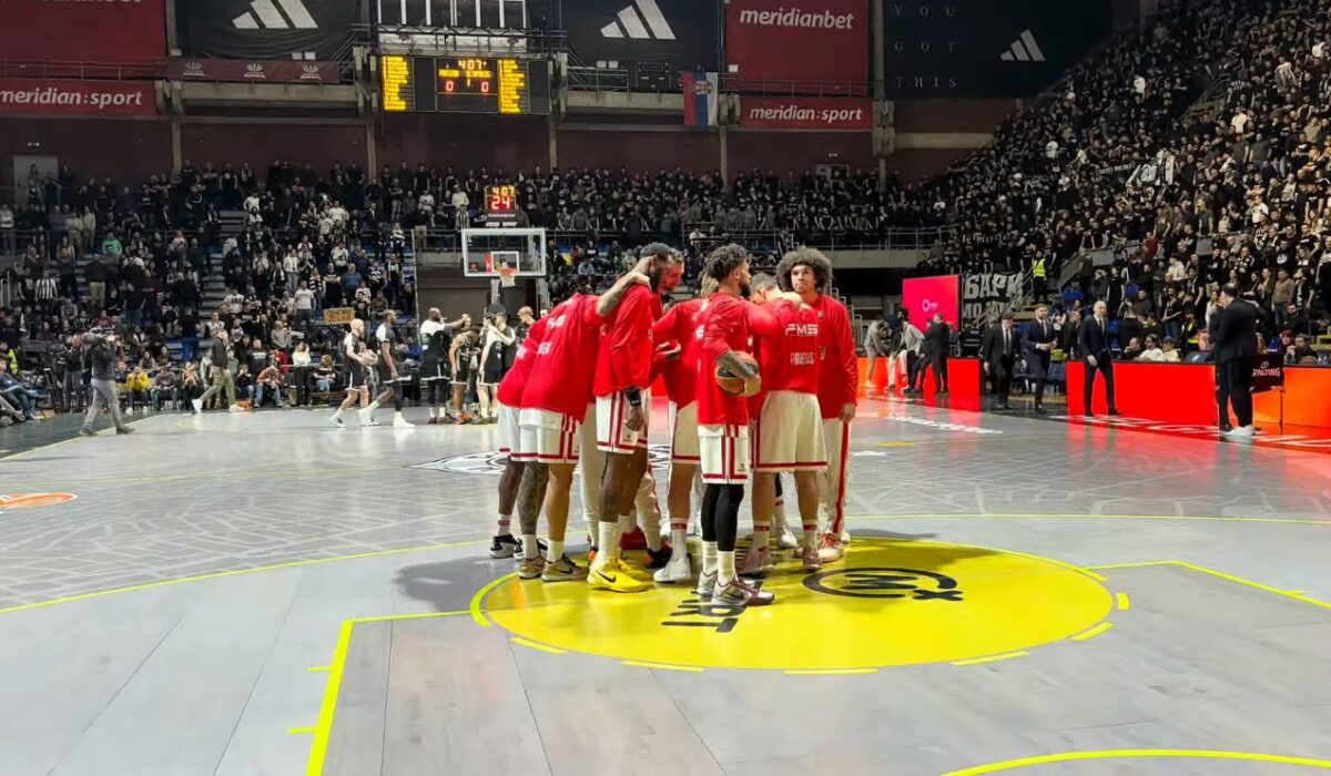 Η ρουτίνα του Oυόκαπ και η αποθέωση από τους φιλάθλους στην παρακάμερα του Παρτιζάν – Ολυμπιακός