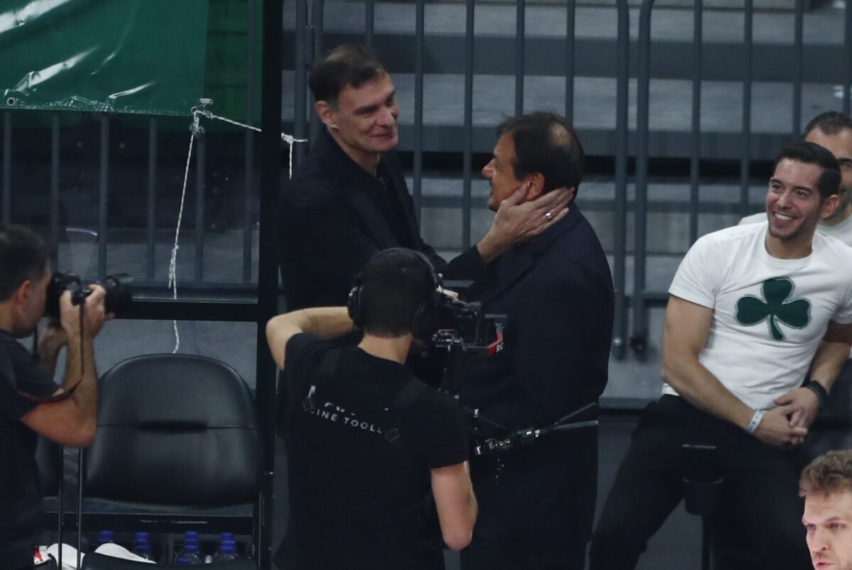 Όμορφη στιγμή μεταξύ Αταμάν και Μπαρτζώκα πριν το ντέρμπι «αιωνίων» (pic)