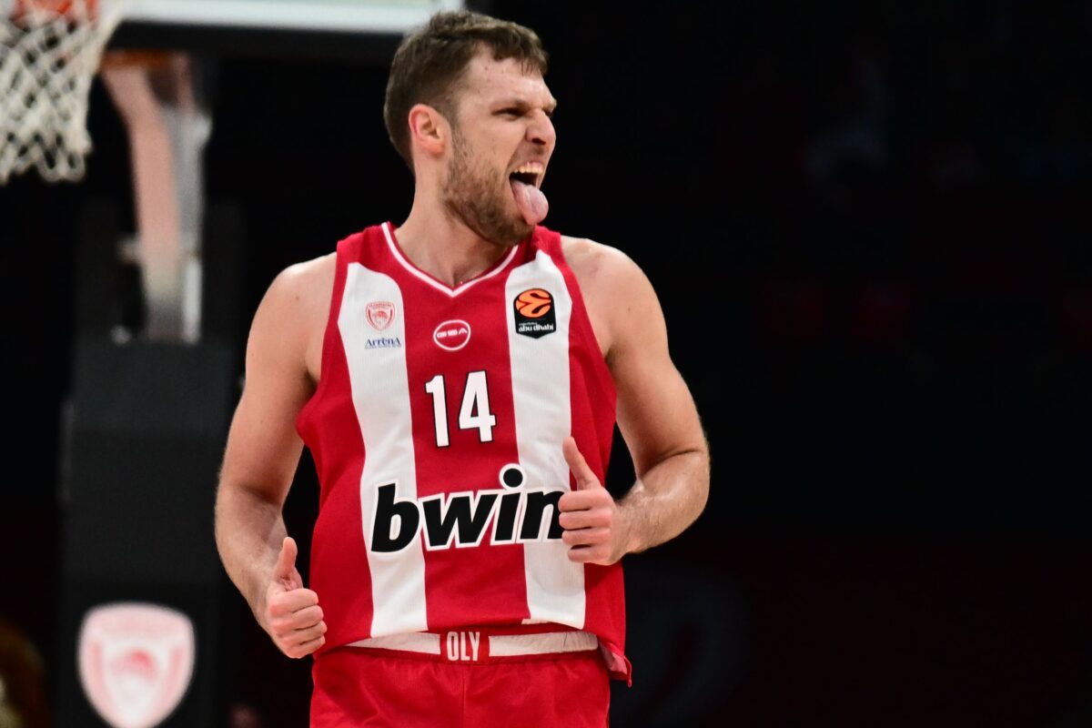 «Φωτιά» ο Ολυμπιακός και νέα 100αρα – Με οδηγό τον απίθανο Σάσα Βεζένκοφ πέρασε το εμπόδιο της Μακάμπι