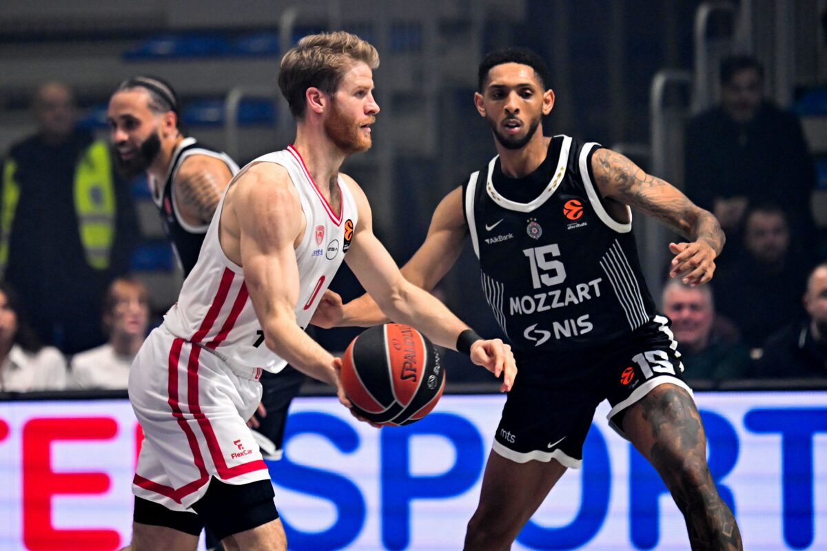 Ασύλληπτος Ολυμπιακός «διέλυσε» την Παρτίζαν στο Βελιγράδι με απίθανους Ουόκαπ, Βεζένκοφ και Μιλουτίνοφ