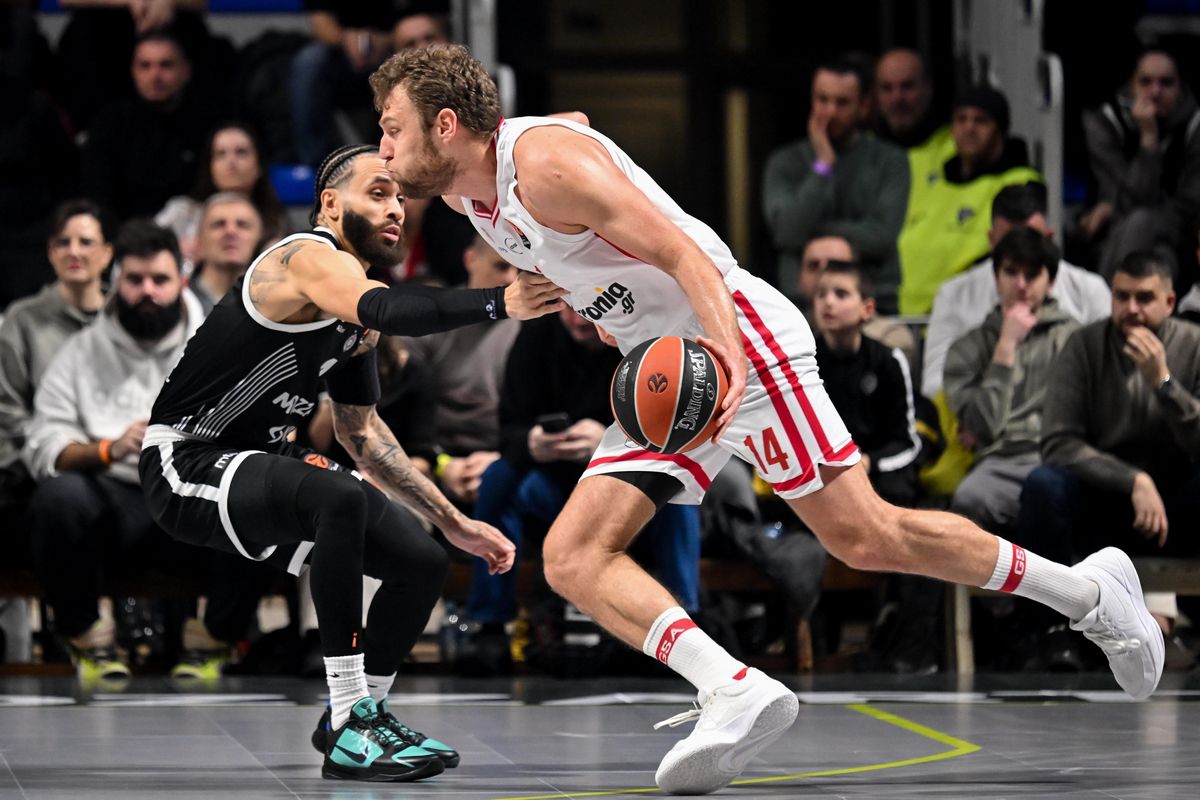 Ολυμπιακός: Βεζένκοφ στη ζώνη του λυκόφωτος