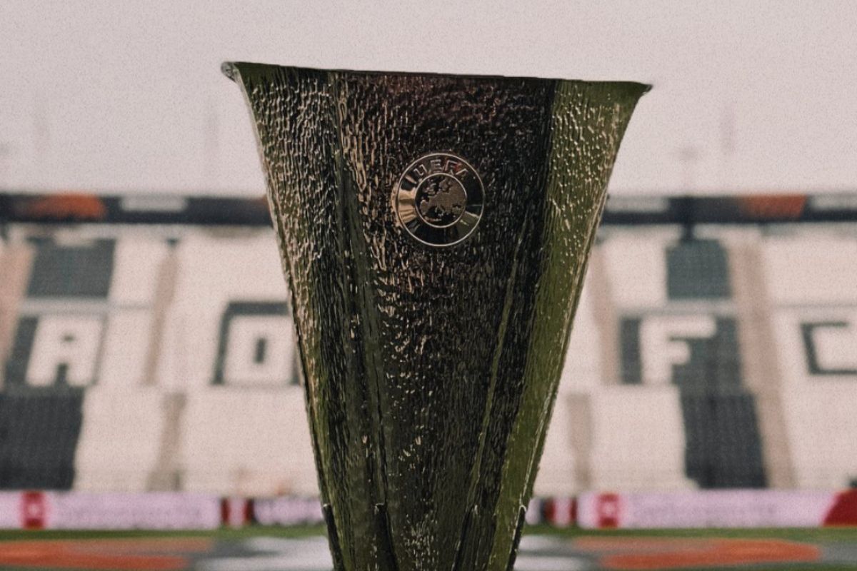 Το τρόπαιο του Europa League στην Τούμπα πριν το ΠΑΟΚ – Μπέτις (pic)