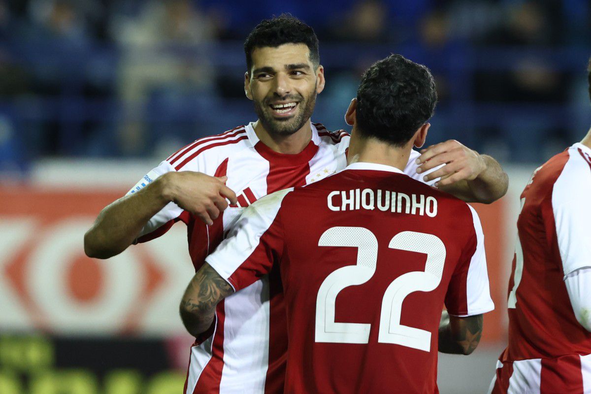 Τυχαία έχει 215 γκολ και 104 ασίστ;