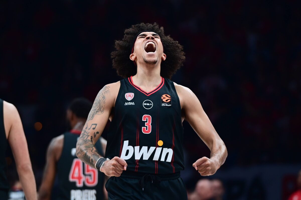 Ιστορικό ρεκόρ του Γουόρντ – Τρίτος παίκτης του Ολυμπιακού με triple-double στο πρωτάθλημα