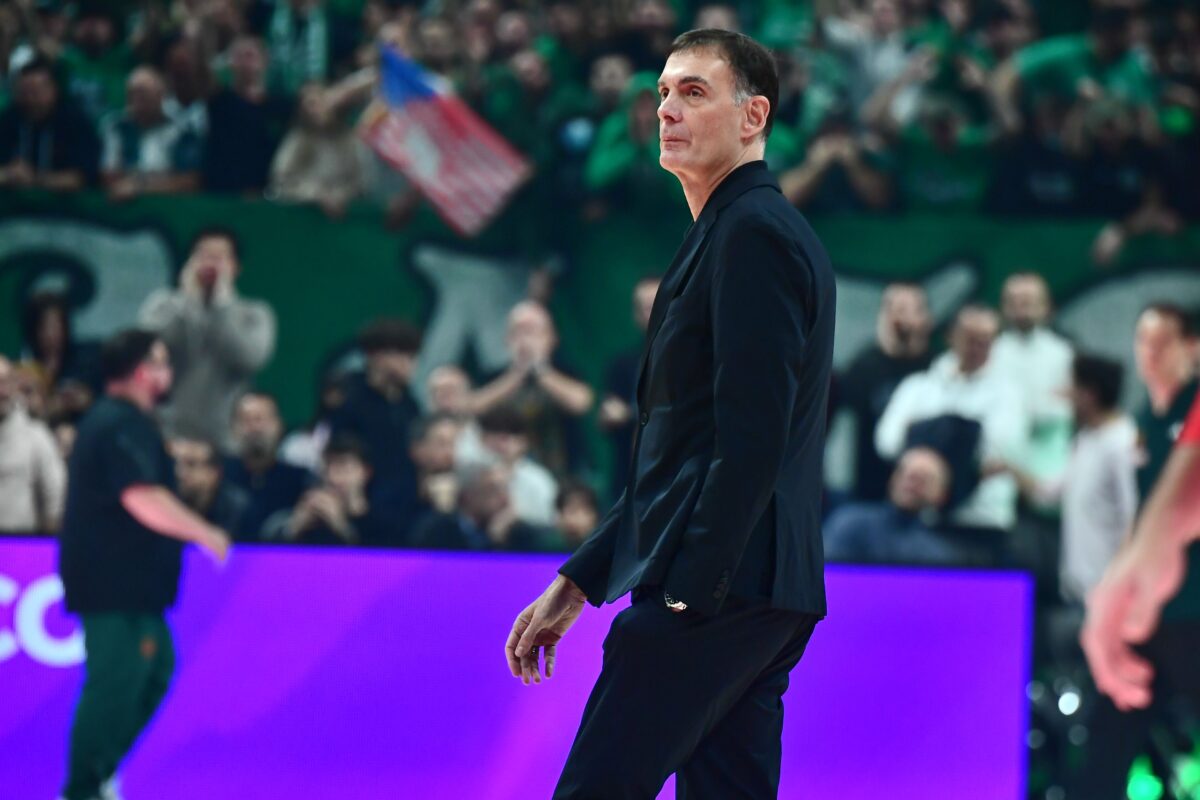 Φίλαθλος του Παναθηναϊκού χειροκρότησε τον Μπαρτζώκα – Η αντίδραση του Έλληνα κόουτς