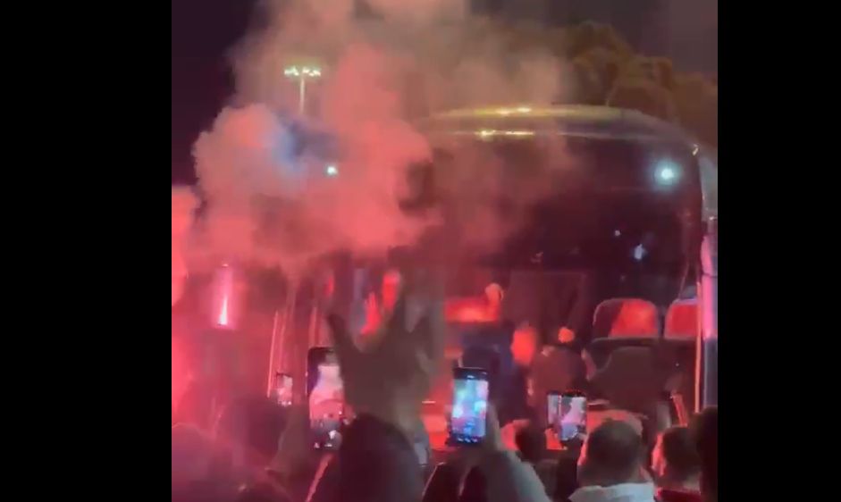 Αποθέωση για τον Ολυμπιακό στο ΣΕΦ μετά το «διπλό» στο Telekom Center Athens