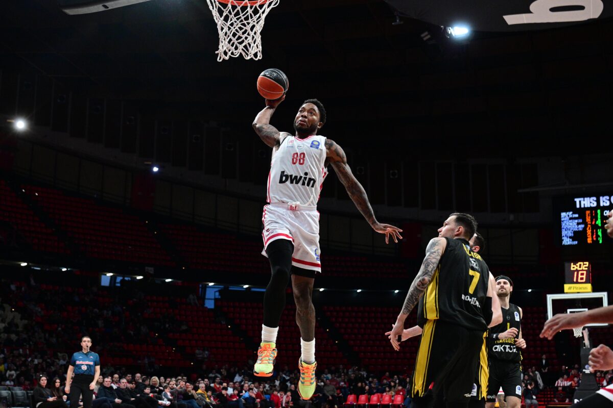 Τι έκανε ο Ταϊρίκ Τζόουνς στο πρώτο του ματς στο ΣΕΦ