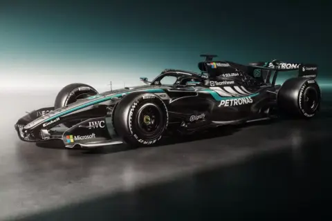 Μονοθέσιο Mercedes για το 2026