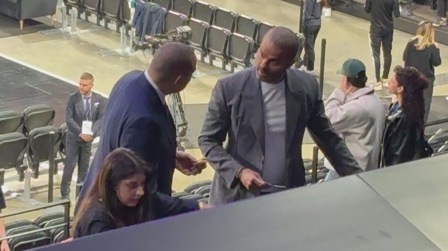 Ο Τόνι Πάρκερ παρών στην LDLC Arena για το Βιλερμπάν – Παναθηναϊκός – Το βίντεο του Sportal