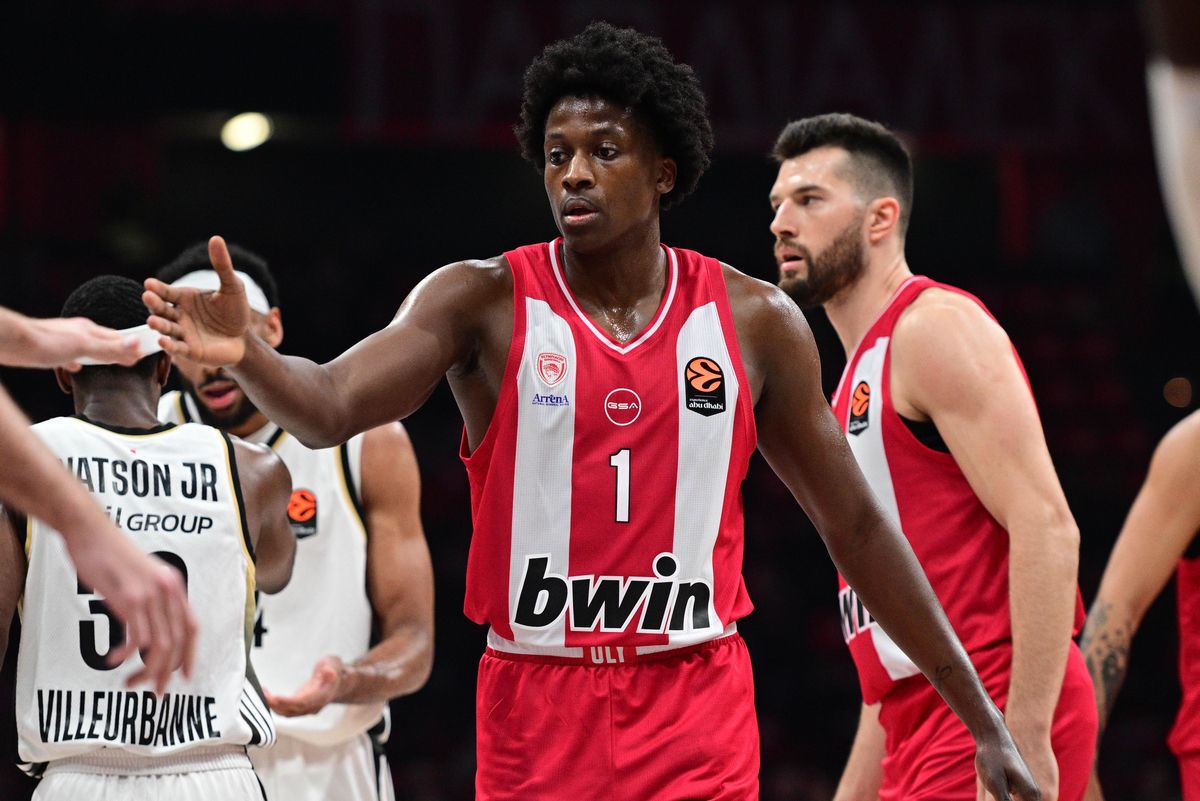 Με ΜακΚίσικ και Νιλικίνα στο Βελιγράδι ο Ολυμπιακός, εκτός αποστολής ο Τζόουνς