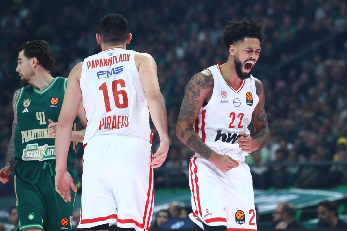 Ερυθρόλευκη η πρώτη ντερμπάρα της χρονιάς με φονικό duo Ντόρσεϊ – Βεζένκοφ