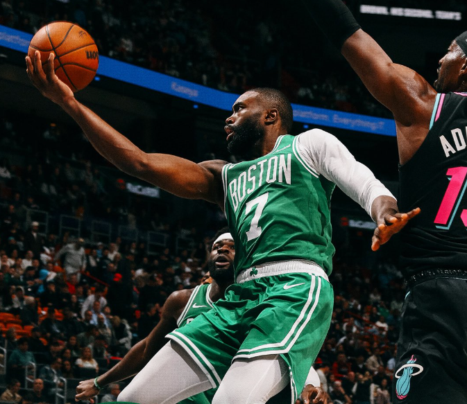 Εντυπωσιακή ανατροπή και νίκη για τους Σέλτικς