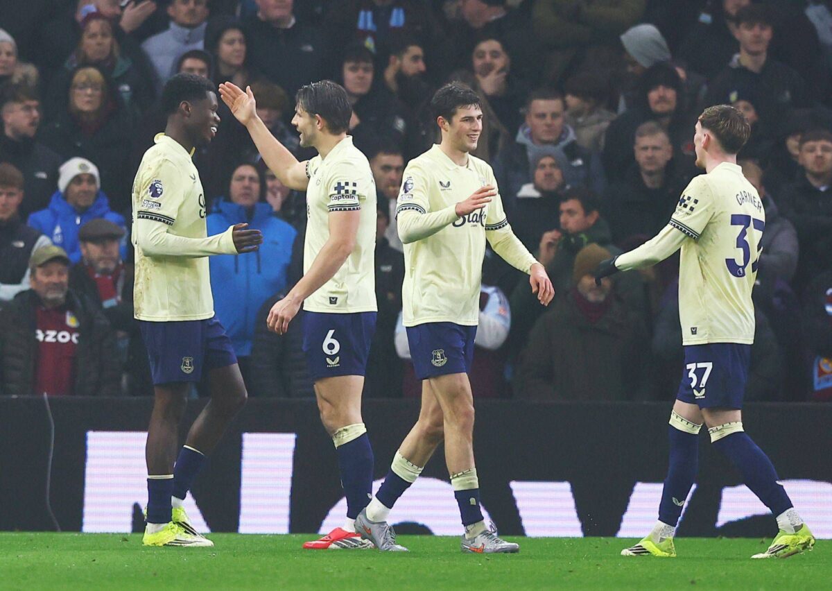 Η Έβερτον «άλωσε» το «Βίλα Παρκ» και έκανε… δώρο στην Άρσεναλ