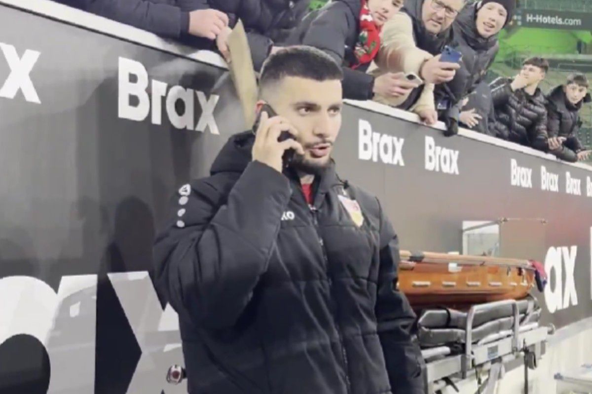 Επική στιγμή με τον Ουντάβ: Σήκωσε το κινητό οπαδού και μίλησε με τον πατέρα του! (vid)