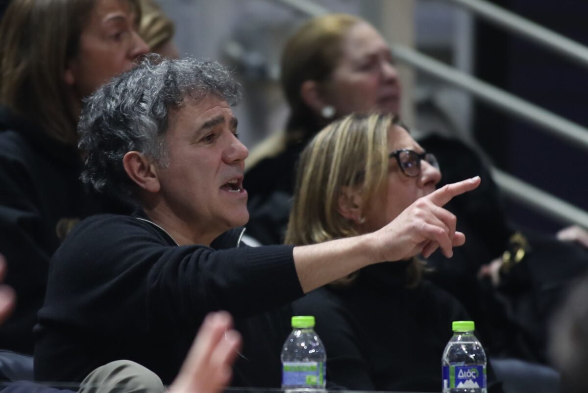 Ο Μυστακίδης βίωσε με πάθος κι ένταση το ντέρμπι με τον Παναθηναϊκό (pics)