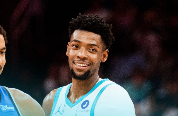 Οι εντυπωσιακοί Χόρνετς συνέτριψαν τους Μάτζικ