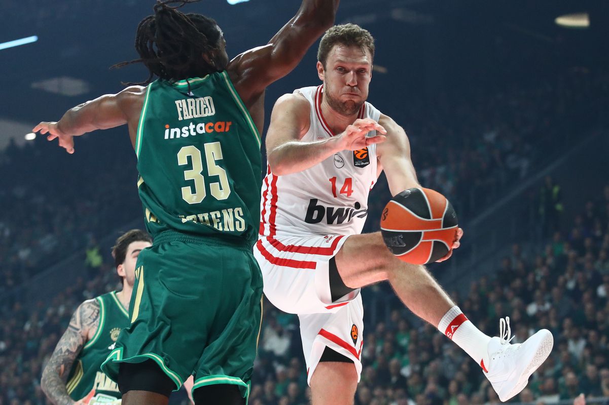 O Bεζένκοφ αποθέωσε τον Μιλουτίνοφ: «Έχουμε τον κορυφαίο ριμπάουντερ στην Ευρώπη» (vid)