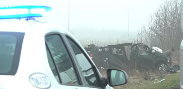 Προσωπικό της ελληνικής πρεσβείας στο σημείο του δυστυχήματος με τους οπαδούς του ΠΑΟΚ