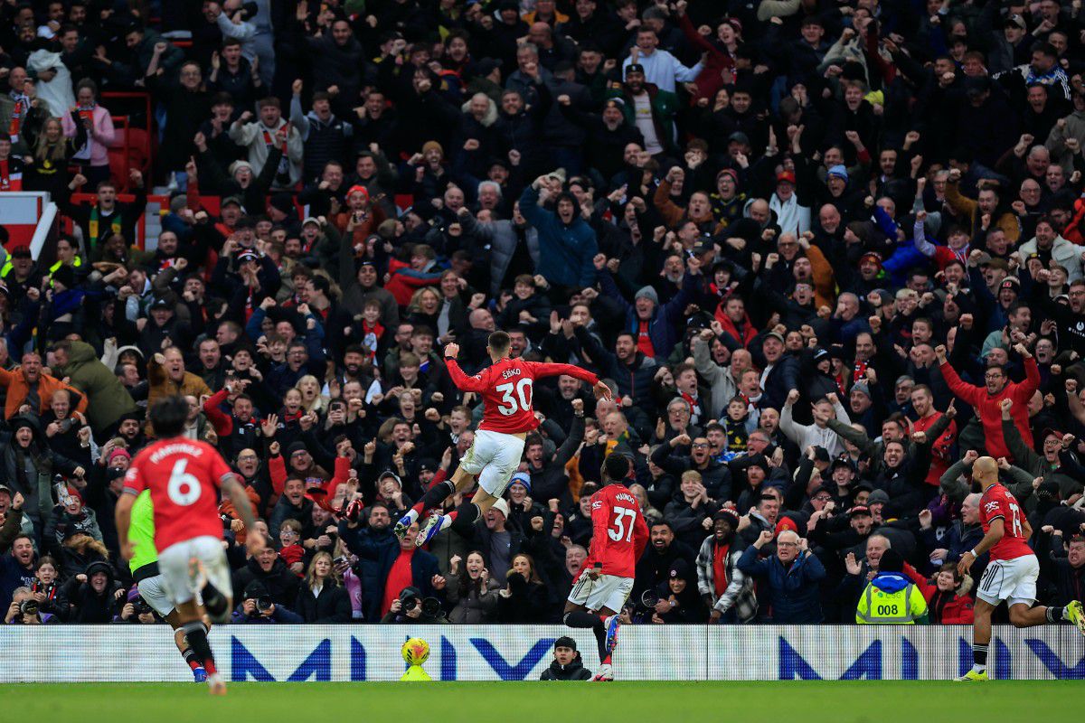 Η Μάντσεστερ Γιουνάιτεντ «καρδιοχτύπησε» αλλά στις καθυστερήσεις λύγισε τη Φούλαμ και ανέβηκε τετράδα