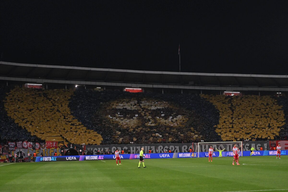 Εντυπωσιακό κορεό από τους οπαδούς του Ερυθρού Αστέρα με τον Άγιο Συμεών (vid)