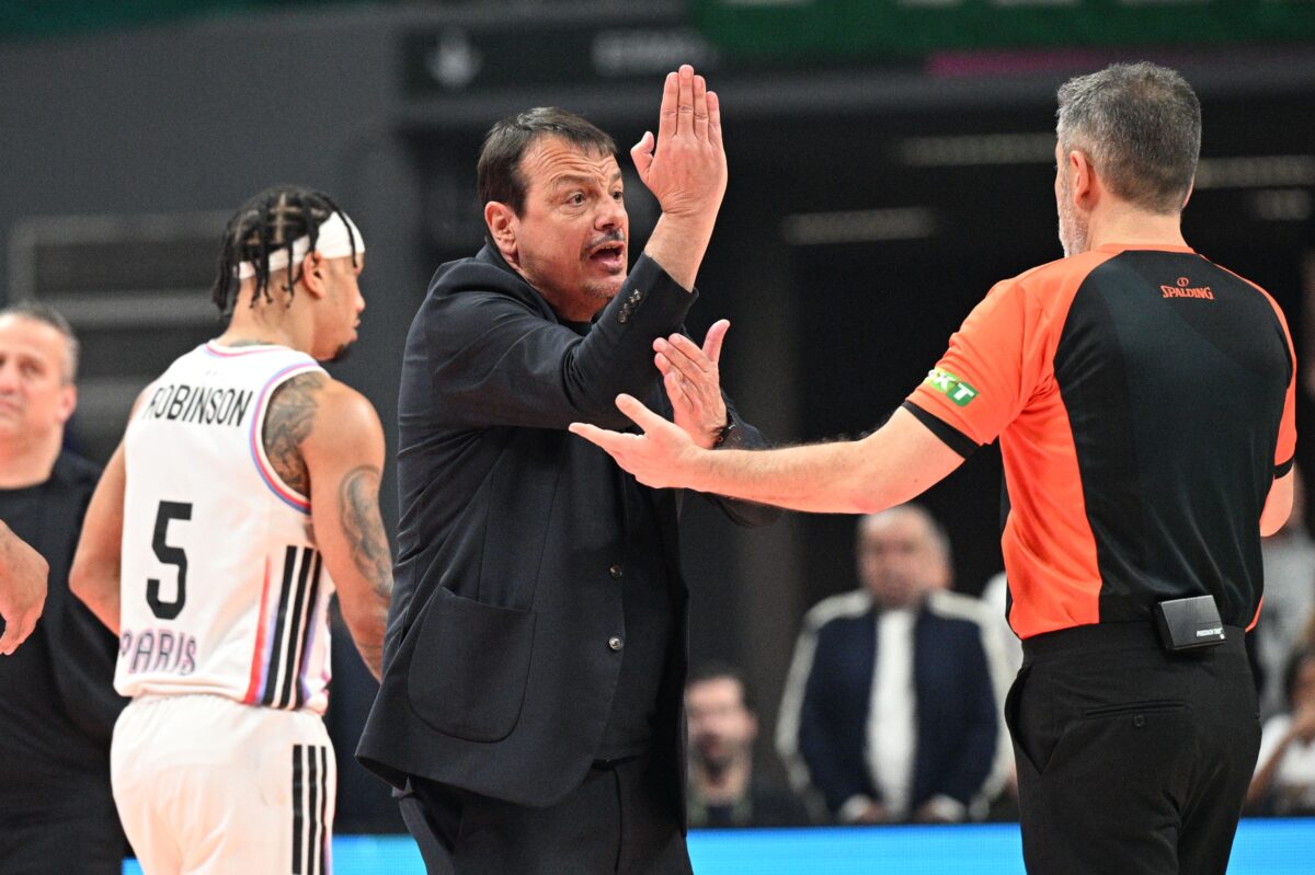 Έξαλλος ο Αταμάν με τους διαιτητές – Ζήτησε φάουλ σε προσπάθεια του Χέιζ-Ντέιβις για τρίποντο (vid)