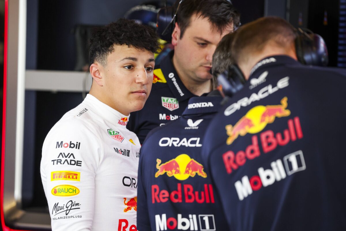 Ίσακ Χατζάρ