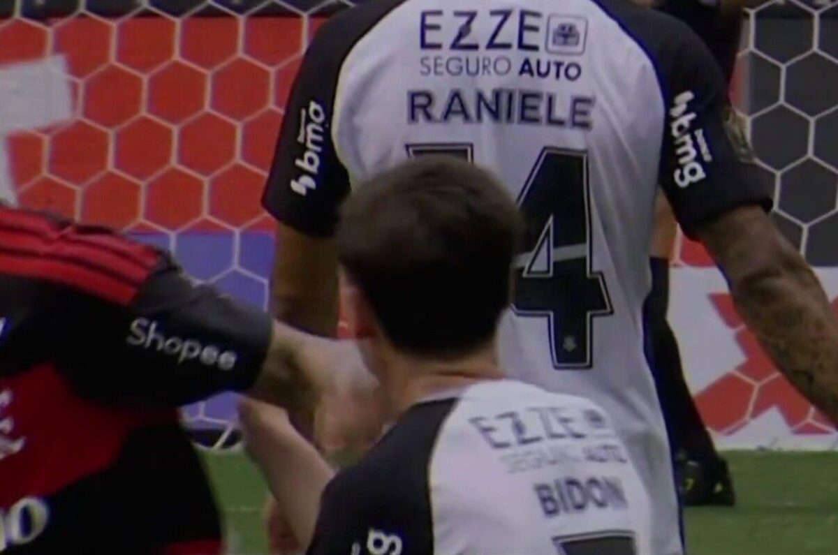 Η αγκωνιά στο Φλαμένγκο - Κορίνθιανς