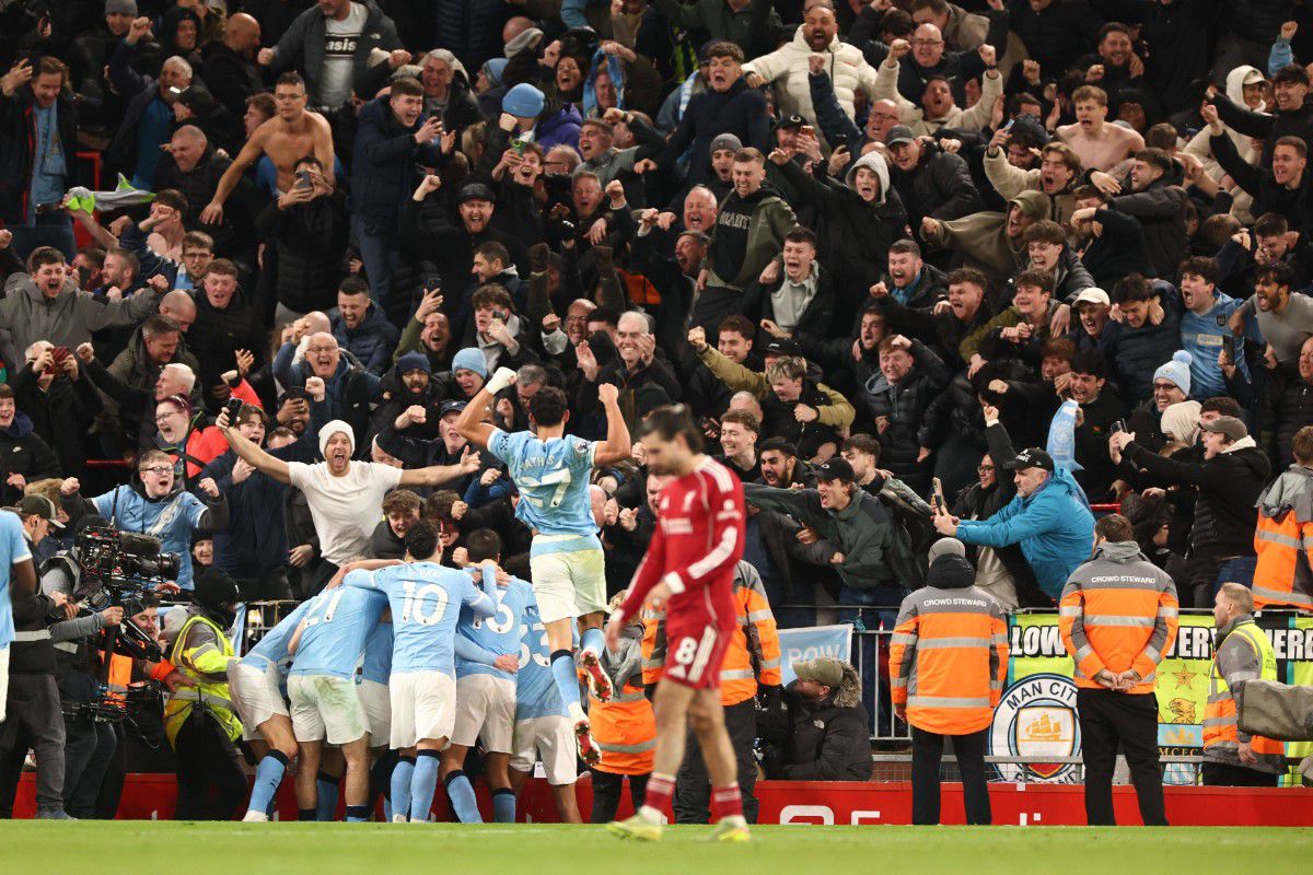Απίστευτη νίκη με ανατροπή στο Anfield για τη Μάντσεστερ Σίτι που παραμένει «ζωντανή» για τον τίτλο