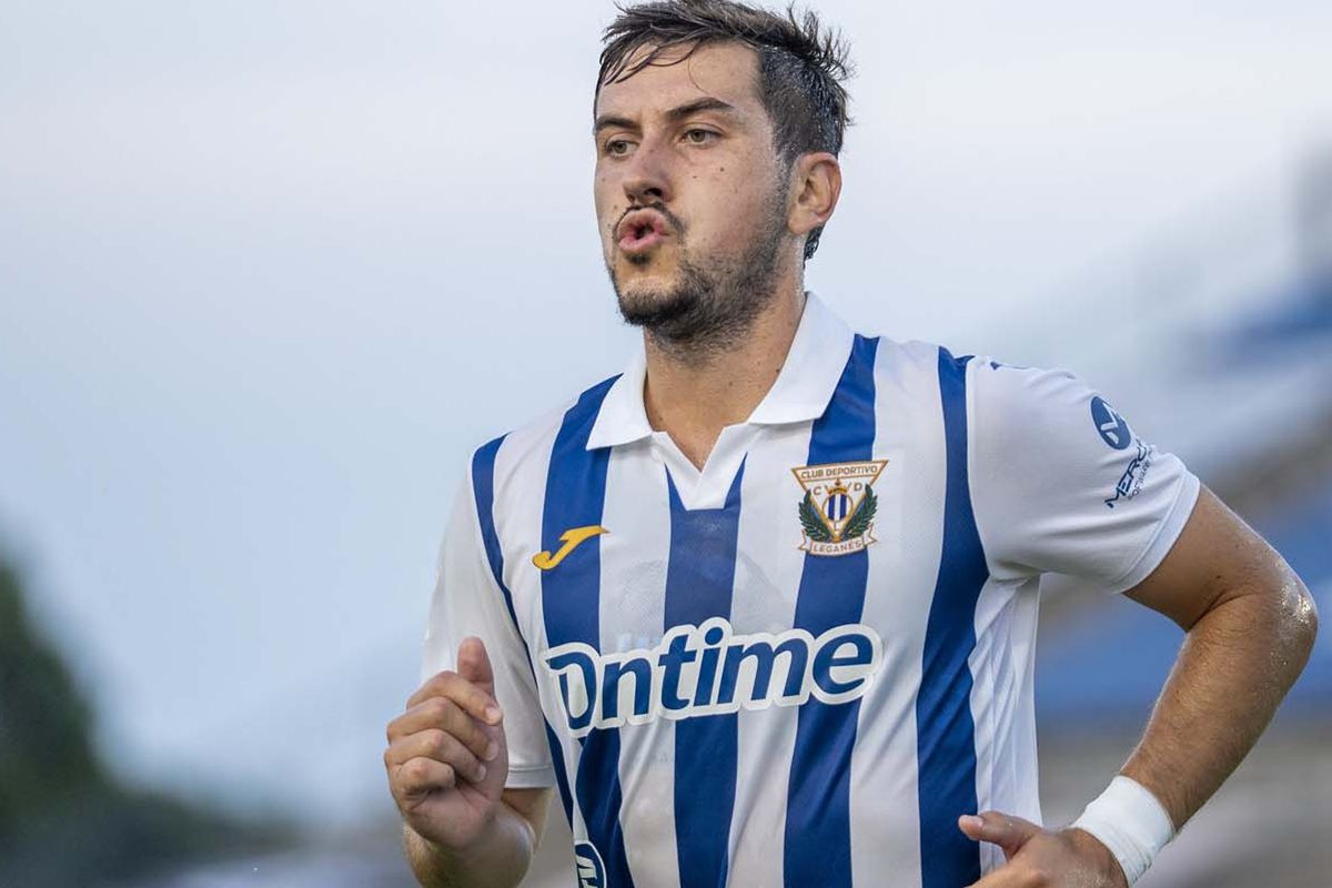 Στην Αθήνα ο Χάβι Ερνάντεθ για να ολοκληρώσει τη μεταγραφή του στον Παναθηναϊκό