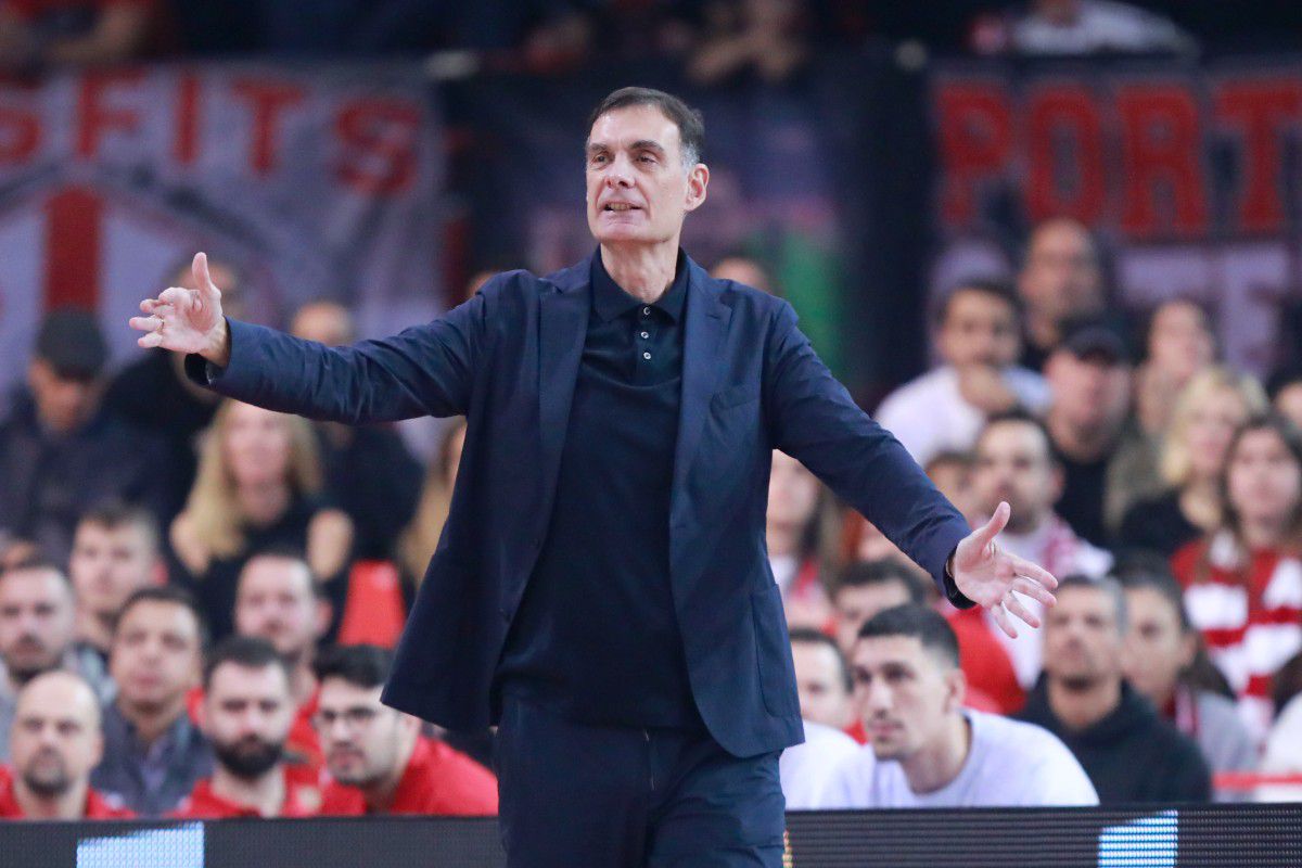 Ο προπονητής του Ολυμπιακού, Γιώργος Μπαρτζώκας