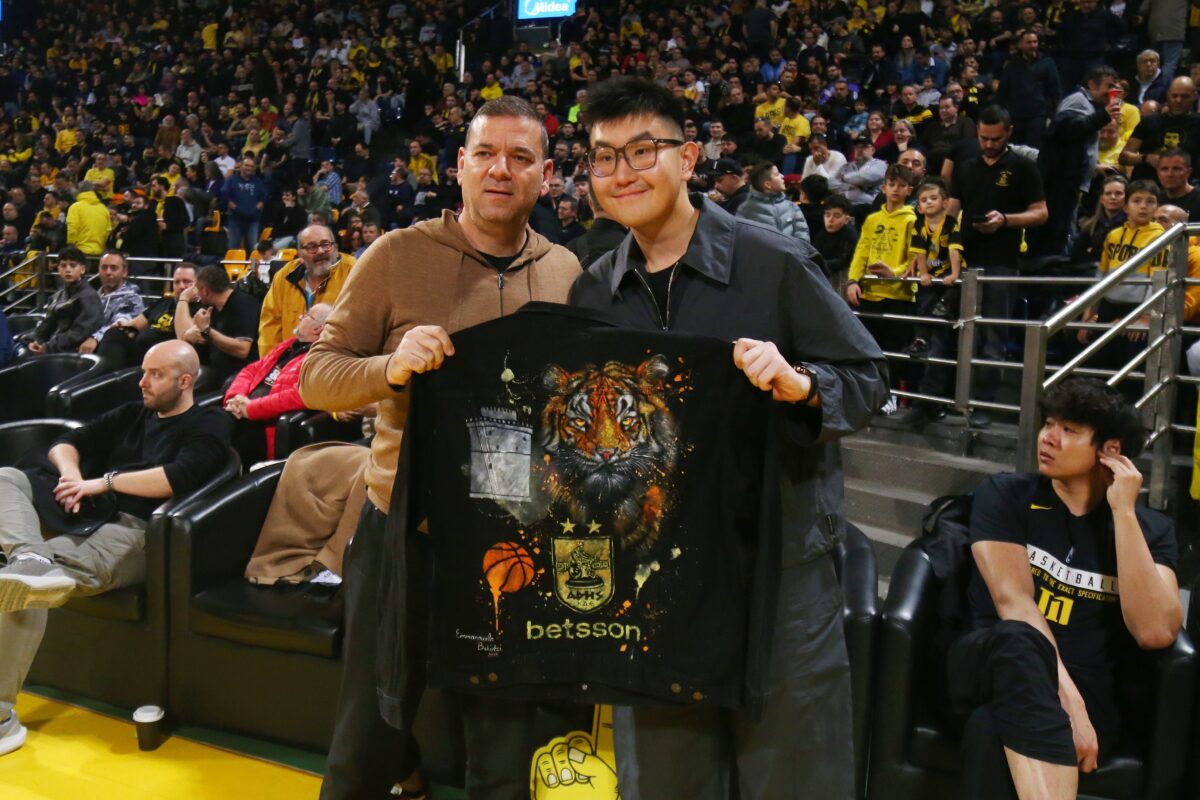 Χαμός με Σιάο στο Αλεξάνδρειο – Οι φωτογραφίες με παίκτες και φιλάθλους (gallery)