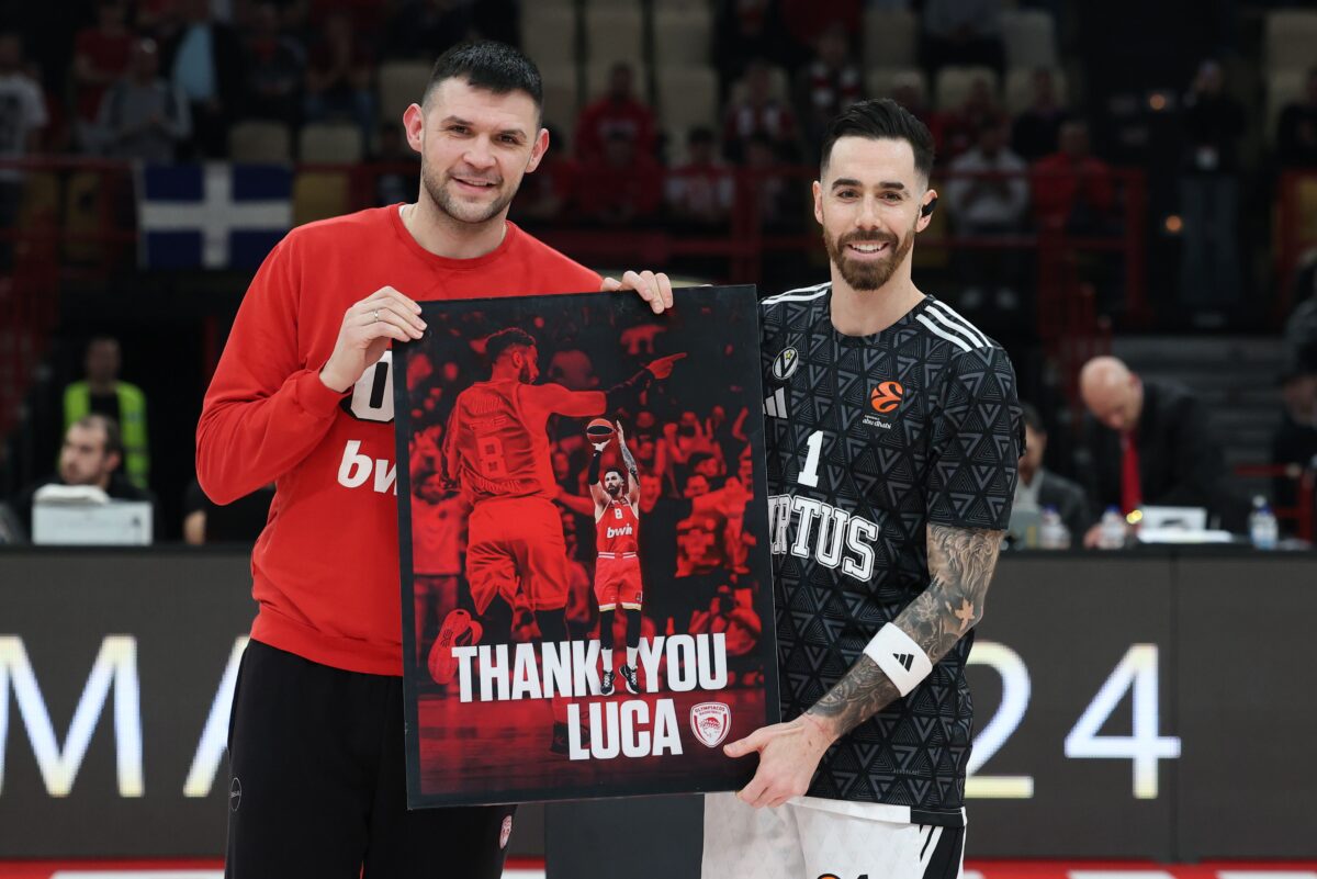 Ο Παπανικολάου βράβευσε τον Βιλντόζα για την προσφορά του στον Ολυμπιακό (pics)